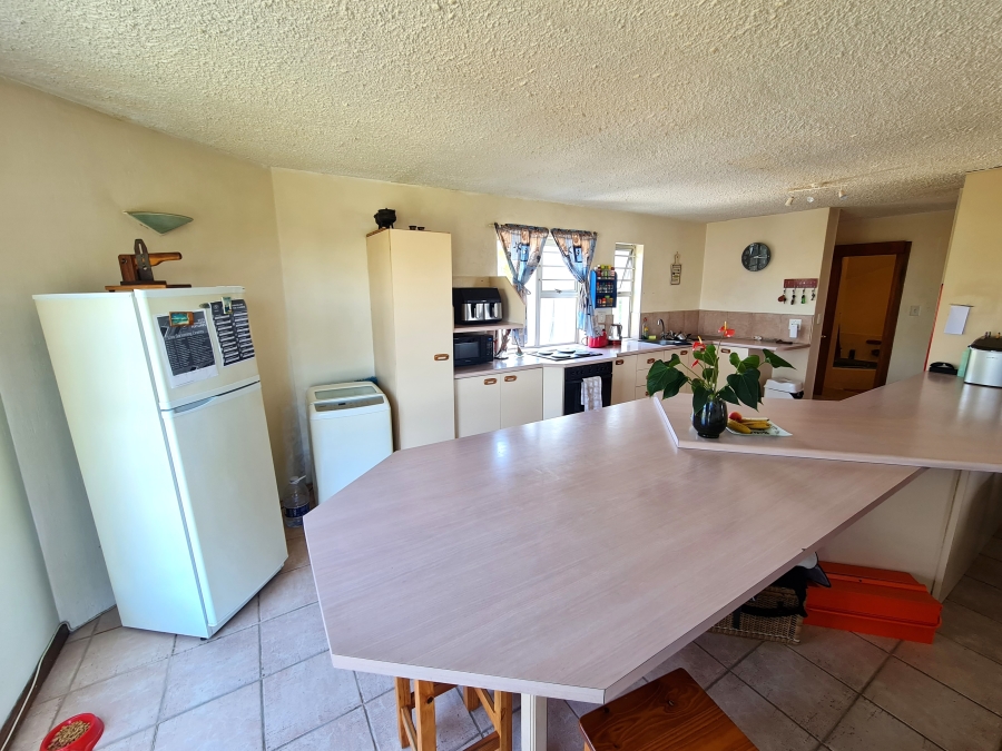 5 Bedroom Property for Sale in Wavecrest Eastern Cape